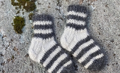 Dryžuotos alpakos vilnos kojinytės